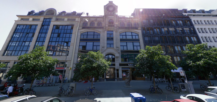 Das Neorenaissancehaus zur Berolina aus dem Jahre 1895 am Hausvogteiplatz 12 in Berlin Mitte ist der Firmensitz der 1991 gegründeten und seit 2014 börsennotierten TLG Immobilien AG © google streetview Juli 2008